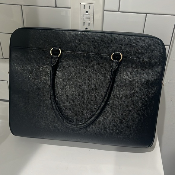 Beautiful Coach Leather Bag - Picture 3 of 6